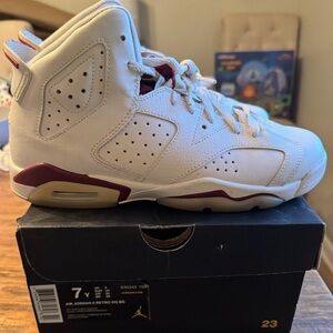 Air Jordan 6 Retro Maroon OG Sneakers